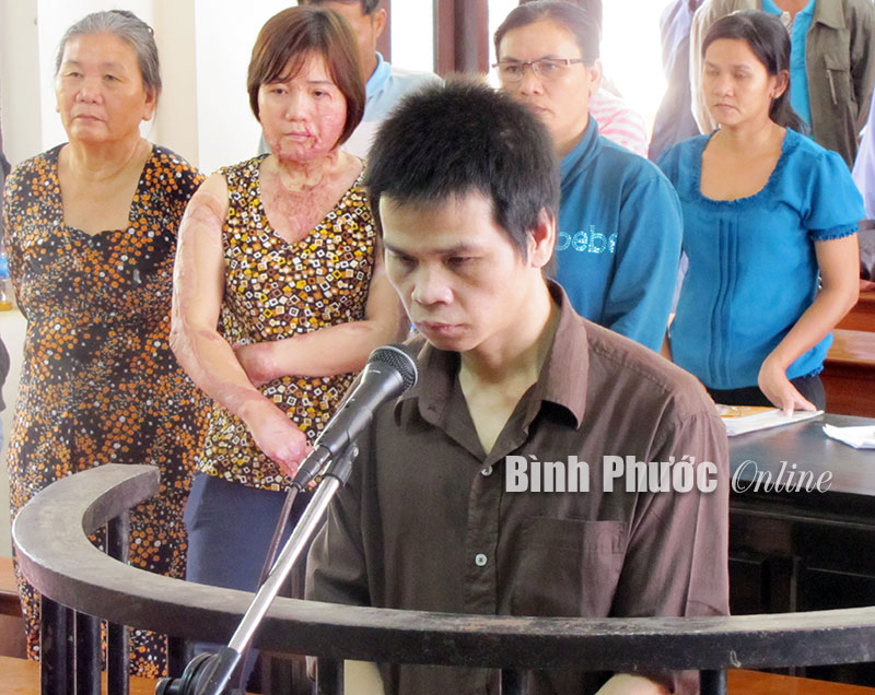 Kẻ d&ugrave;ng xăng thi&ecirc;u người t&igrave;nh l&atilde;nh &aacute;n 12 năm t&ugrave;