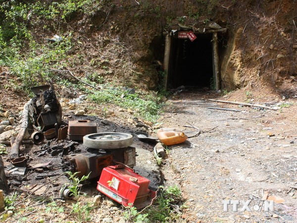 Khai thác vàng trái phép, 2 anh em ruột chết ngạt