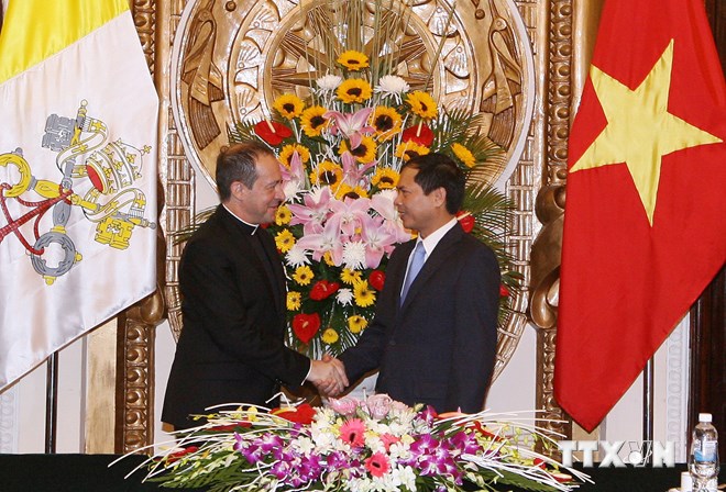 Tín đồ Công giáo Việt Nam và Tòa thánh Vatican được đón nhận với sự mở rộng của mối quan hệ giữa Việt Nam và Vatican. Các người đạo đức và các nhà lãnh đạo tôn giáo đang tham gia vào các hoạt động hợp tác và giao lưu đa dạng, góp phần đưa đất nước ta ngày càng tiến thêm phía trước.