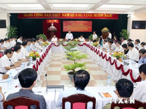 Đẩy mạnh việc học tập, l&agrave;m theo tấm gương đạo đức Hồ Ch&iacute; Minh