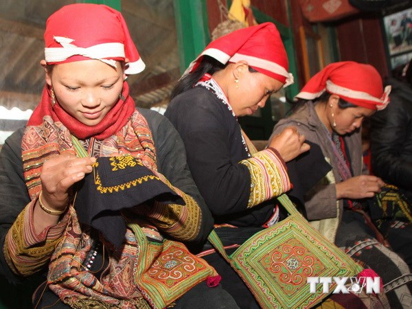 Thổ cẩm Sa Pa - Lưu giữ nét đẹp văn hóa truyền thống bản địa