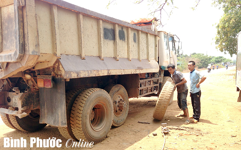 Vá vỏ xe lưu động - cứu cánh của các tài xế