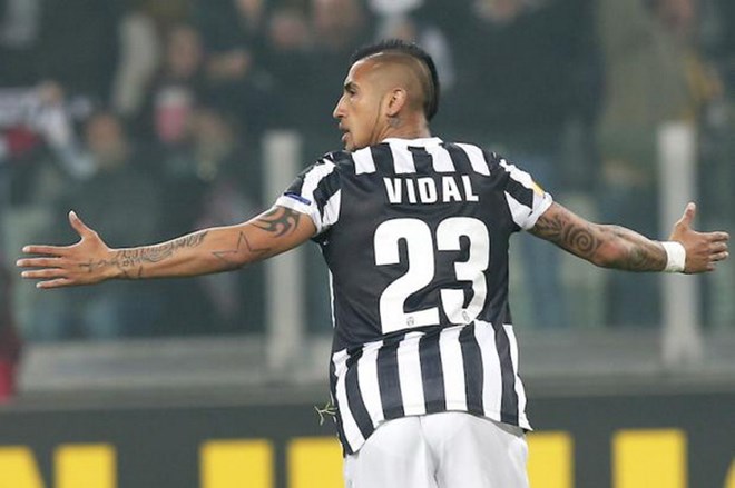 Chuyển nhượng 5-8: M.U "nóng mặt" vì Vidal, Real bán Alonso?
