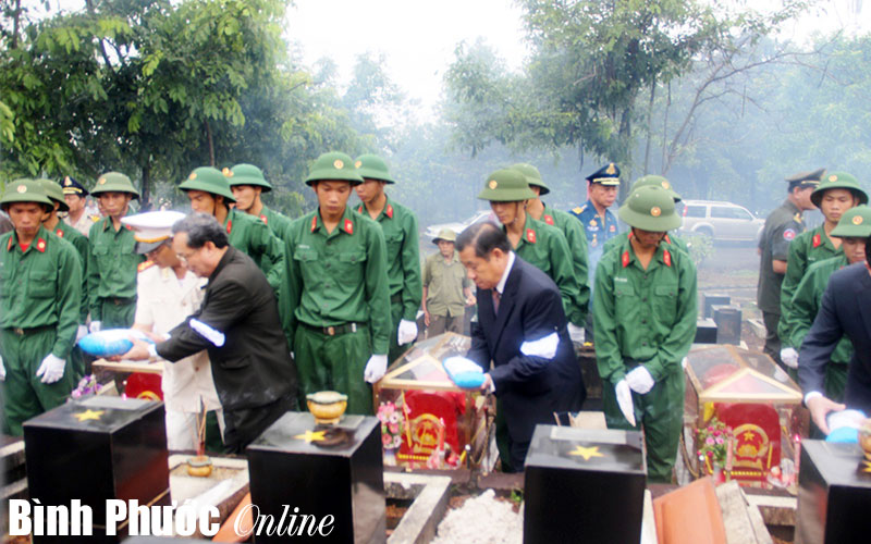 B&igrave;nh Phước đ&oacute;n th&ecirc;m 66 h&agrave;i cốt liệt sĩ về an t&aacute;ng
