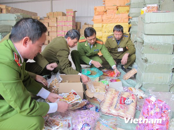 Kh&ocirc;ng dung t&uacute;ng c&aacute;c c&aacute;n bộ tiếp tay cho hoạt động bu&ocirc;n lậu