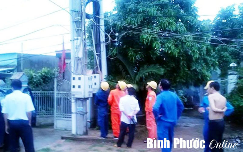 Thiết bị gia dụng 8 hộ dân bị cháy vì nhân viên VNPT làm chập điện