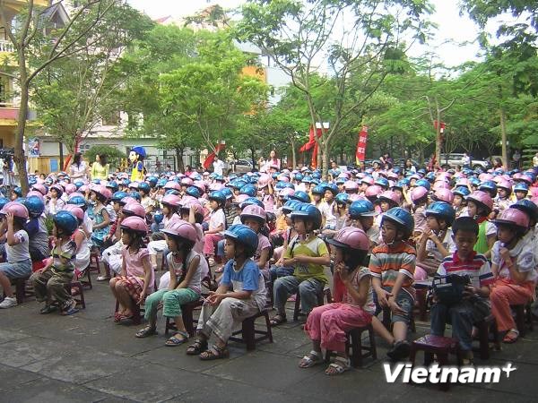Giật mình với "lệnh" cấm học sinh lớp 1… đua xe trái phép