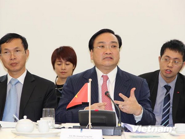 Ph&oacute; thủ tướng Ho&agrave;ng Trung Hải thăm l&agrave;m việc tại H&agrave; Lan