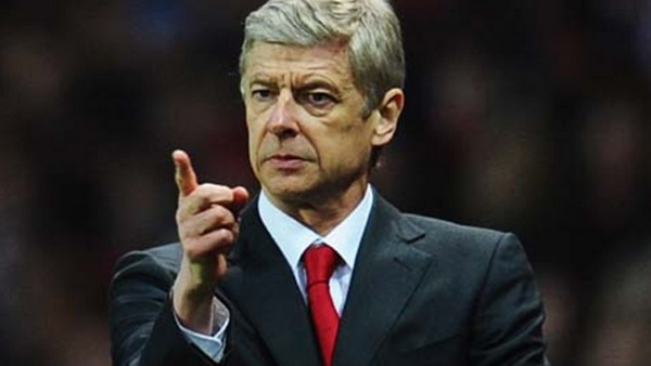 Wenger gọi Sagna là kẻ phản bội