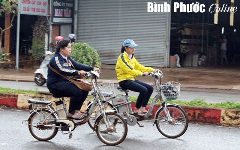 Người đi xe đạp điện vẫn &ldquo;phớt lờ&rdquo; lệnh cấm