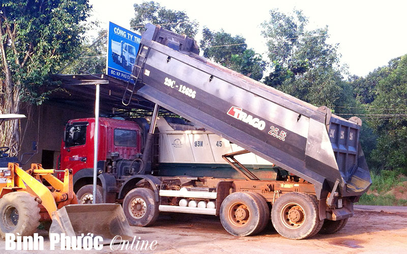 Xử l&yacute; nghi&ecirc;m người điều khiển xe qu&aacute; tải