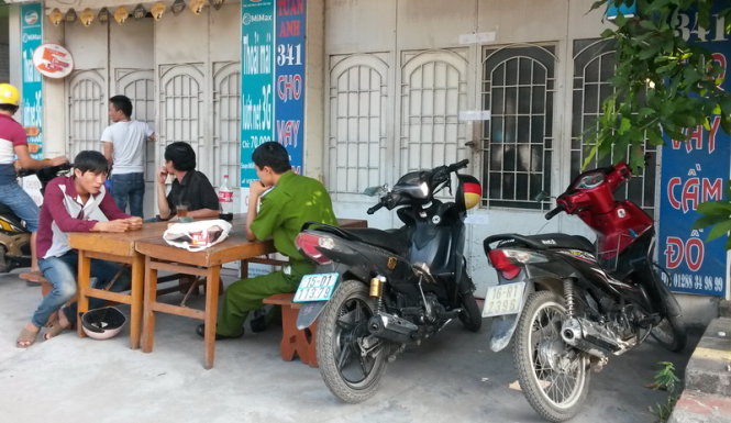 Chủ tiệm cầm đồ bị s&aacute;t hại tại cửa h&agrave;ng