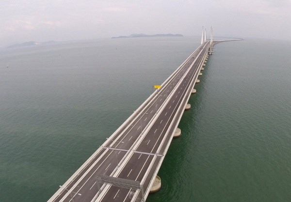 70.000 người tham gia giải chạy trên cầu dài nhất Đông Nam Á