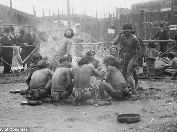 Bộ lạc săn đầu người ở Philippines bị đem tới Mỹ "triển lãm"