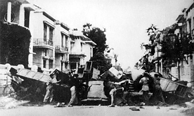 Chủ đ&ocirc;̣ng ti&ecirc;́n c&ocirc;ng, phát đ&ocirc;̣ng toàn qu&ocirc;́c kháng chi&ecirc;́n (19-12-1946)