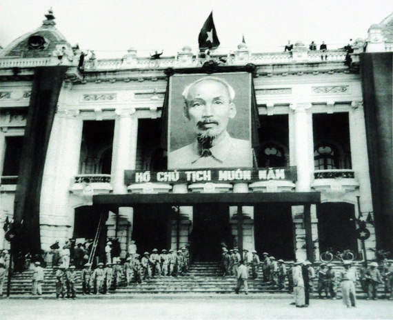  H&agrave; Nội ng&agrave;y tiếp quản: Những giờ ph&uacute;t lịch sử 