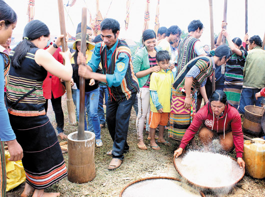 Lộc Ninh nâng cao đời sống đồng bào dân tộc thiểu số