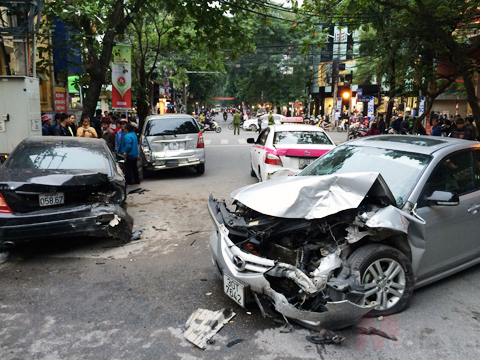 Ngẫm chuyện “xe điên”