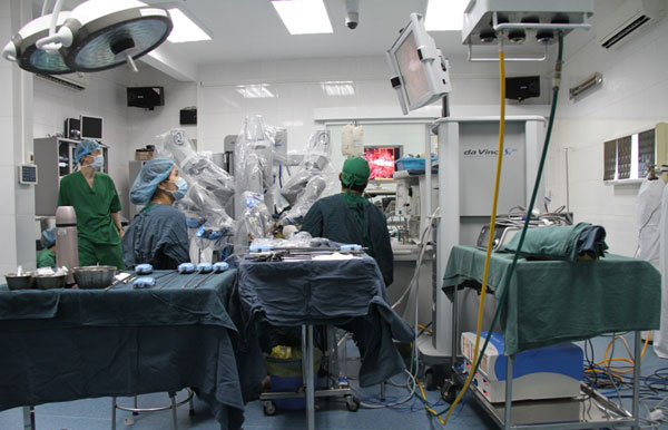 54 bệnh nhi được phẫu thuật bằng robot