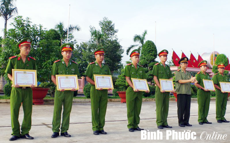 Th&ecirc;m đối tượng x&eacute;t thi đua, khen thưởng trong ng&agrave;nh c&ocirc;ng an