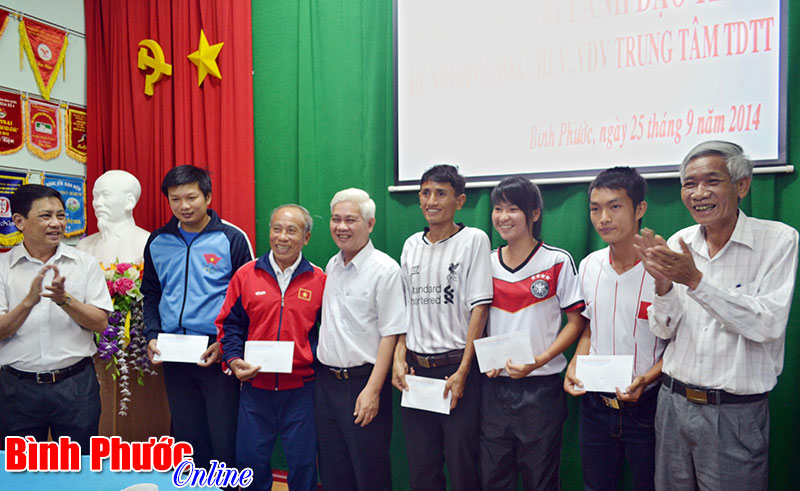 57 năm in dấu chân trên đường chạy