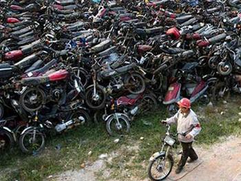 Trộm xe đưa qua bi&ecirc;n giới nhưng kh&ocirc;ng lọt