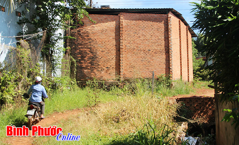 7 HỘ BỊ LẤN CHIẾM B&Iacute;T LỐI ĐI: X&atilde;, huyện đều b&oacute; tay?