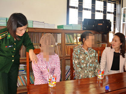 Hai b&eacute; g&aacute;i bị b&aacute;n v&agrave;o 'động mại d&acirc;m': Nạn nh&acirc;n cứ ngỡ sẽ phụ b&aacute;n c&agrave; ph&ecirc;