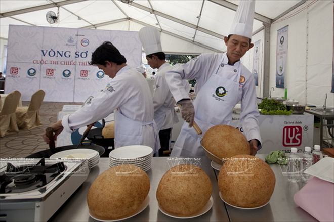 Khám phá ẩm thực Nam Bộ: Thưởng thức Bánh xôi chiên phồng