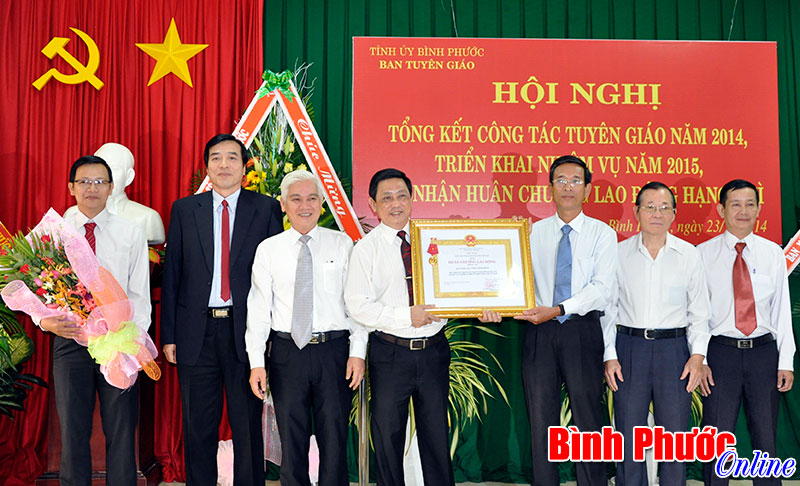 Củng cố v&agrave; tăng cường niềm tin của nh&acirc;n d&acirc;n v&agrave;o sự l&atilde;nh đạo của Đảng