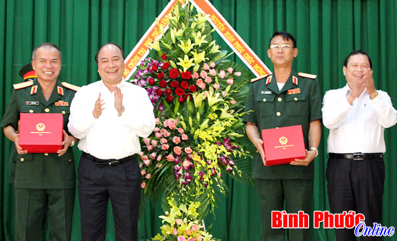 Ph&oacute; thủ tướng Nguyễn Xu&acirc;n Ph&uacute;c l&agrave;m việc tại B&igrave;nh Phước: Nhiều vướng mắc được th&aacute;o gỡ