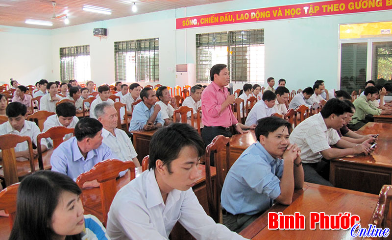 Cử tri huyện B&ugrave; Gia Mập quan t&acirc;m vấn đề giao th&ocirc;ng v&agrave; giao kho&aacute;n rừng