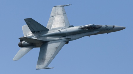 Chiến đấu cơ CF-18 Canada tấn công kho vũ khí IS