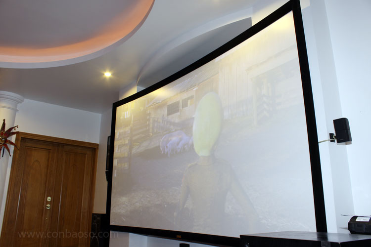 Chiếu phim màn ảnh rộng trong khu nhà trọ công nhân