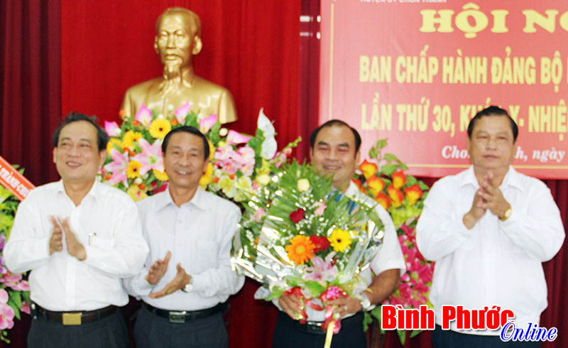 Chơn Th&agrave;nh hội nghị BCH đảng bộ lần thứ 30