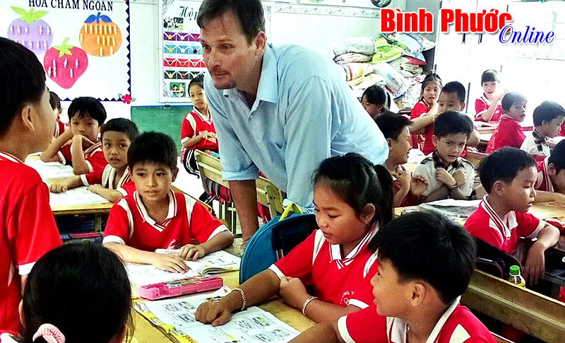 Chơn Thành: Tín hiệu vui từ giáo viên nước ngoài dạy Anh văn