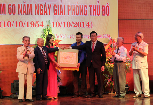 Chủ tịch nước gặp mặt c&aacute;c chiến sĩ bị bắt t&ugrave; đ&agrave;y đang sinh sống tại H&agrave; Nội 