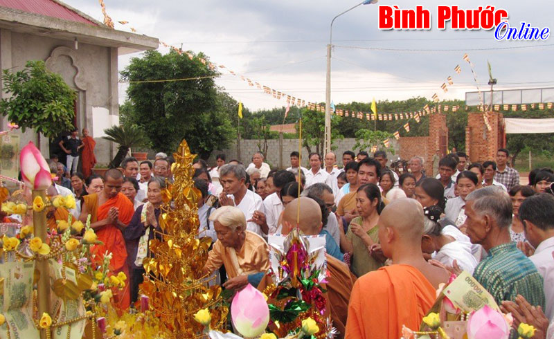 Chùa Seryvalsa tổ chức lễ dâng y Kathina