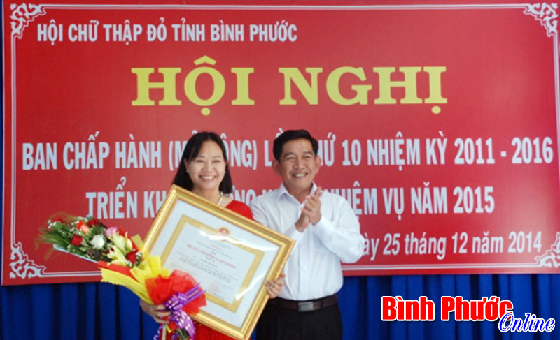 Năm 2014, hội chữ thập đỏ tổ chức 44 đợt hiến m&aacute;u t&igrave;nh nguyện