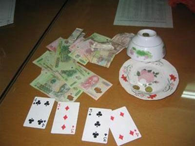 Đột k&iacute;ch ổ bạc qu&yacute; b&agrave;