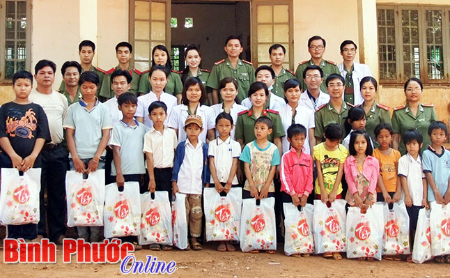 Tuổi trẻ C&ocirc;ng an tỉnh l&agrave;m theo lời B&aacute;c