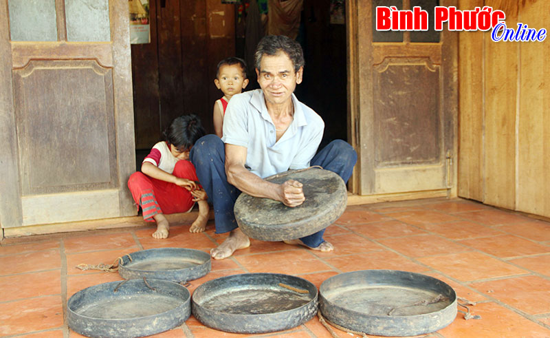 Cồng chiêng mờ nhạt trong giới trẻ Xêtiêng, Mơnông