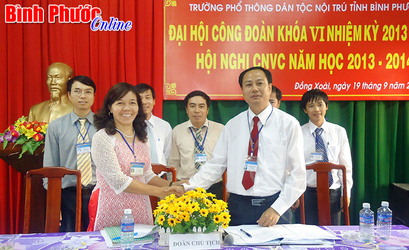 Vai tr&ograve; của c&ocirc;ng đo&agrave;n vi&ecirc;n chức trong hệ thống ch&iacute;nh trị