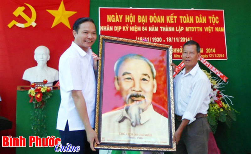 Thắm t&igrave;nh đồng b&agrave;o ng&agrave;y hội đại đo&agrave;n kết