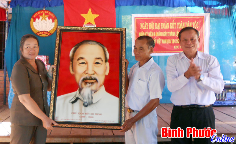 Đại đo&agrave;n kết thắt chặt t&igrave;nh d&acirc;n