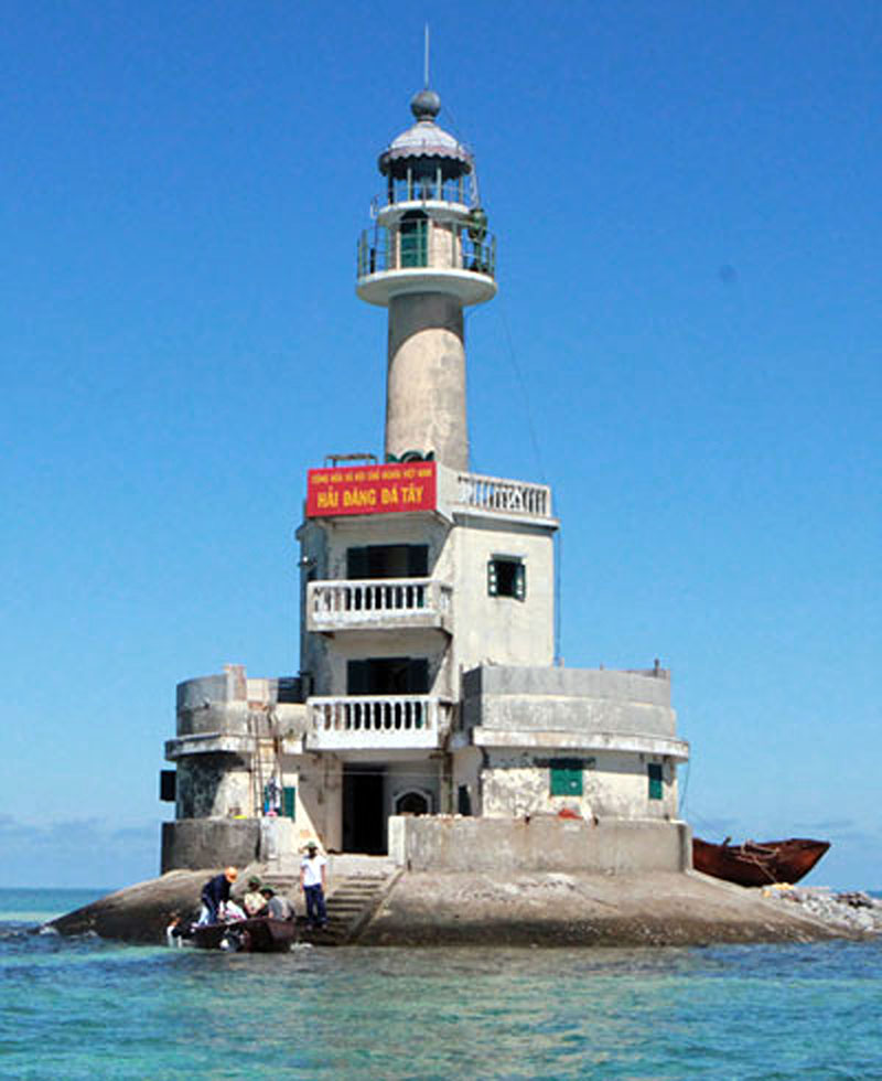 Đảo Đá Tây - điểm tựa vững chắc của ngư dân
