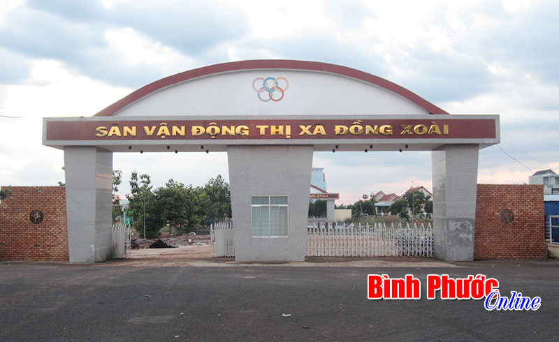 Đình chỉ thi công và kiểm tra dự án nâng cấp sân vận động Đồng Xoài