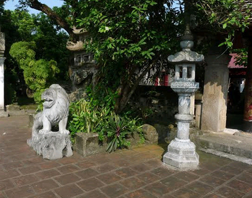 Di tích nào cũng đầy vật lạ