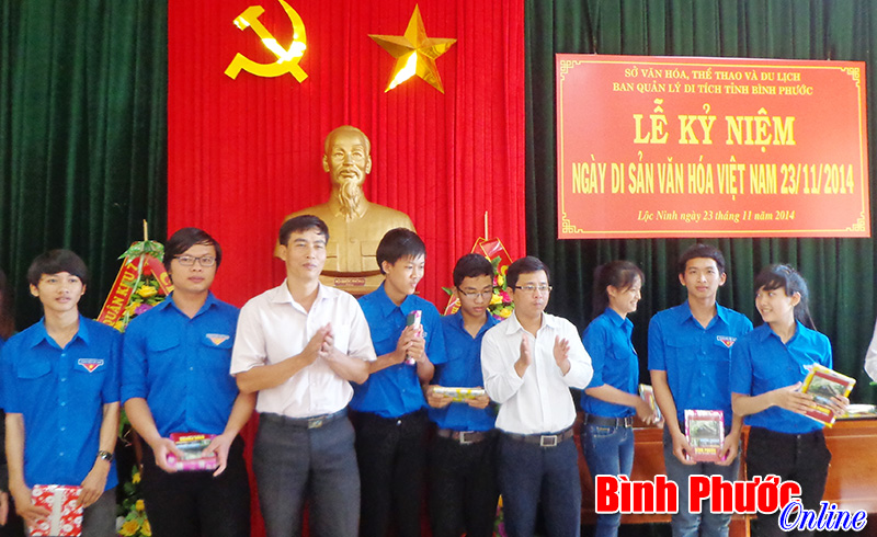 Học sinh trường THPT Lộc Hiệp tìm hiểu về các di tích lịch sử