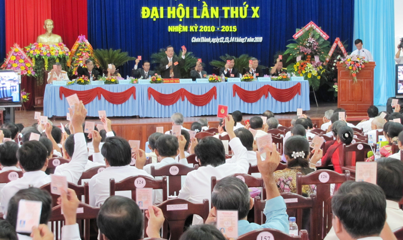 Đẩy mạnh phong tr&agrave;o thi đua y&ecirc;u nước ch&agrave;o mừng Đại hội Đảng c&aacute;c cấp